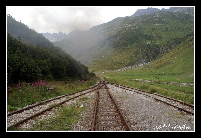 44 Descente sur le versant valaisan vers Gletsch